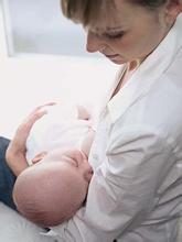 母乳喂养需要全家人的共同支持与鼓励