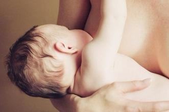 在母乳喂养当中获得力量和自信